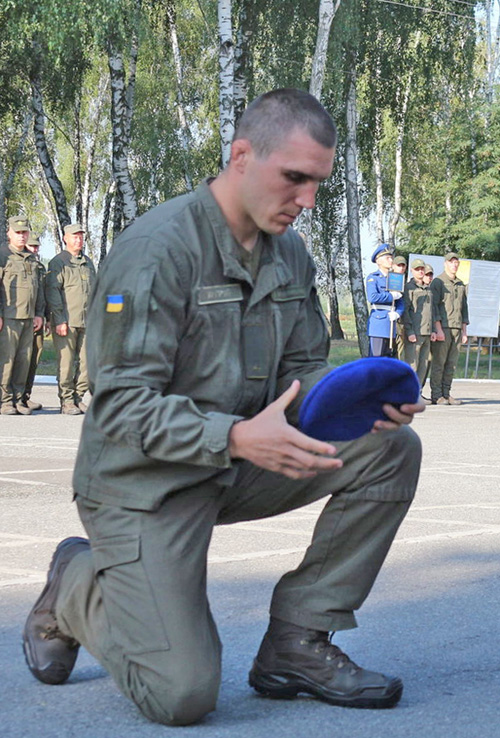 Станіслав Бугрій гідно пройшов усі випробування й отримав заслужену нагороду. Фото з сайту ngu.gov.ua